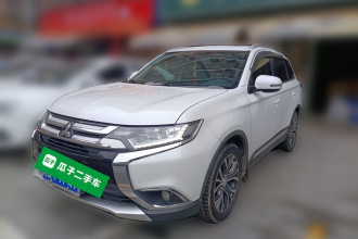 三菱 欧蓝德 2018款 2.0L 两驱荣耀版 5座