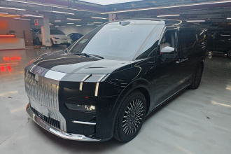 极氪009 2024款 六座行政版四驱 140kWh