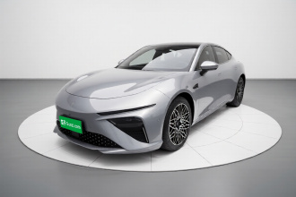 哪吒汽车 哪吒S 2022款 纯电 715km 后驱大版