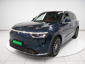 鸿蒙智行 问界M8 2025款 纯电 Ultra 六座四驱版