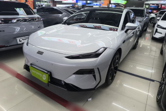 吉利银河 银河E8 2025款 700km 远航智驾版