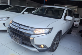 三菱 欧蓝德 2018款 2.0L 两驱荣耀版 5座