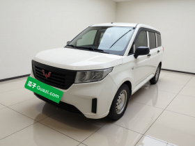 五菱汽车 五菱宏光PLUS 2019款 1.5T 手动标准型 7座