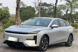 吉利银河 银河L6 2025款 EM-i 140km 星舰版