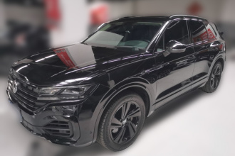 大众 途锐 2023款 3.0TSI 锐享版 曜黑运动套装