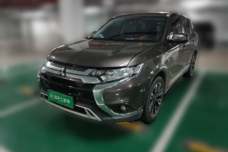 三菱 欧蓝德 2020款 2.0L 两驱畅享版 7座