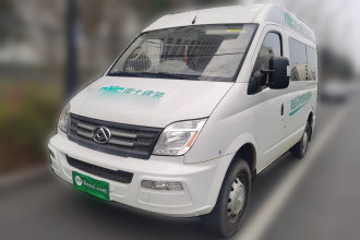 上汽大通MAXUS 新途V80 2021款 2.0T 手动经典傲运通短轴中顶5/6座