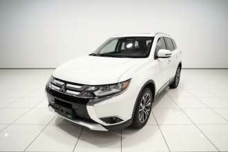 三菱 欧蓝德 2016款 2.4L 四驱精英版 5座