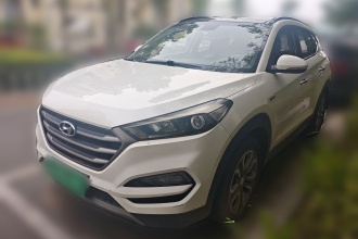 现代 途胜 2015款 1.6T 双离合两驱领先型