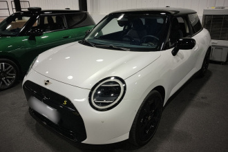 电动MINI COOPER 2024款 452km COOPER SE 艺术家