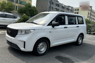 五菱汽车 五菱宏光PLUS 2020款 1.5L 手动标准型 5座