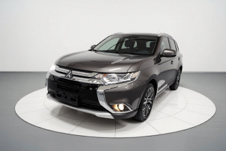 三菱 欧蓝德 2018款 2.0L 两驱荣耀版 5座