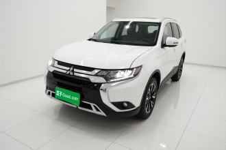 三菱 欧蓝德 2020款 2.4L 四驱致享版 5座