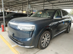 鸿蒙智行 问界M8 2025款 增程 Ultra版 53.4kWh 6座版