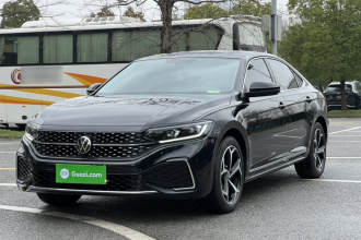 大众 帕萨特 2025款 出众款 380TSI 星空龙腾版