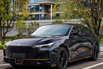 长安UNI-V 2022款 1.5T 运动版