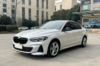 宝马1系 2021款 改款 120i M运动曜夜版