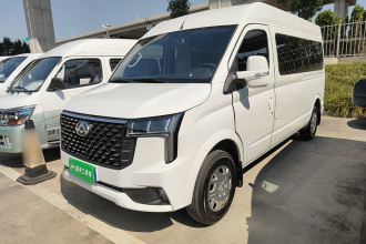 上汽大通MAXUS 新途V80 2025款 PRO傲运通 2.0T 手动长轴中顶 6/7/8/9座