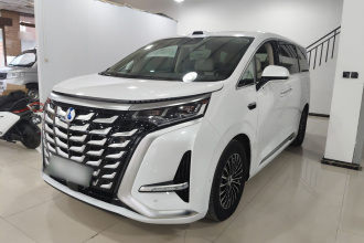 腾势D9 2025款 DM-i 智驾版 1020 四驱尊荣型