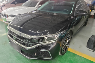 大众 帕萨特 2025款 出众款 380TSI 星空龙腾版