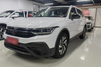 大众 途观L 2025款 出众款 300TSI 自动两驱龙腾版