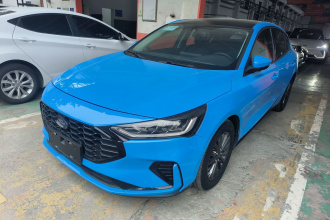 福特 福克斯 2022款 三厢 EcoBoost 180 自动竞速版