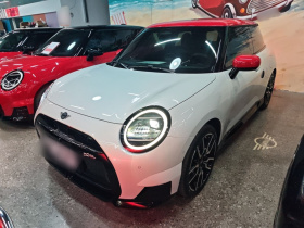 电动MINI COOPER 2024款 452km COOPER SE 赛车手