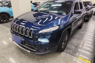 Jeep 自由光 2020款 2.0L 两驱经典运动版