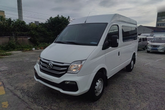 上汽大通MAXUS 新途V80 2024款 傲运通超值版 6MT 短轴中顶127Ps 5/6座