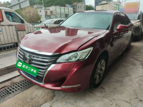 丰田 皇冠 2015款 2.5L 时尚限量版