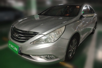 现代 索纳塔 2013款 2.0L 自动尊贵版