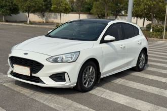 福特 福克斯 2020款 两厢 EcoBoost 180 自动锋潮型