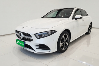 奔驰A级 2022款 改款三 A 200 L 运动轿车时尚型