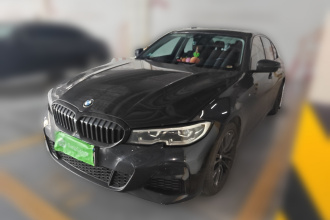 宝马3系 2021款 330i M运动曜夜套装