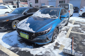 现代 伊兰特 2022款 1.5L CVT LUX尊贵版