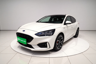 福特 福克斯 2019款 三厢 EcoBoost 180 自动ST Line