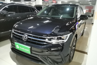 大众 途观L 2025款 出众款 300TSI 自动两驱龙腾版