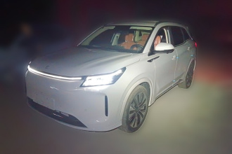 蓝电E5 PLUS 2026款 标准续航 四驱性能版 Ultra