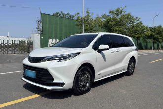 丰田 赛那SIENNA 2023款 2.5L混动 舒适版