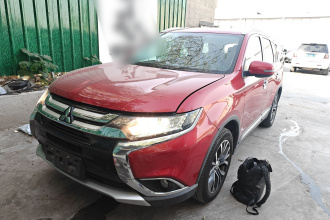 三菱 欧蓝德 2018款 2.0L 两驱荣耀版 5座