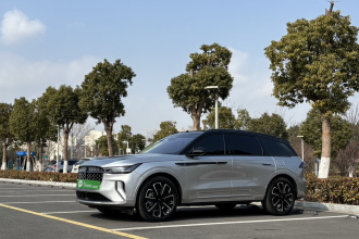 林肯 航海家 2023款 2.0T 四驱尊睿混动版