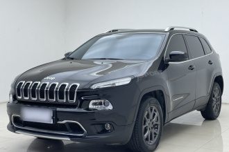 Jeep 自由光 2020款 2.0L 两驱经典运动版