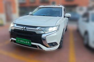 三菱 欧蓝德 2021款 2.4L 四驱致享版 7座