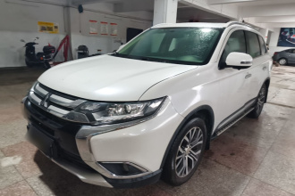 三菱 欧蓝德 2018款 2.0L 两驱荣耀版 5座