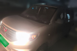 五菱汽车 五菱宏光V 2022款 1.5L劲取版电动助力LAR