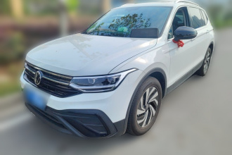 大众 途观L 2025款 出众款 300TSI 自动两驱龙腾版