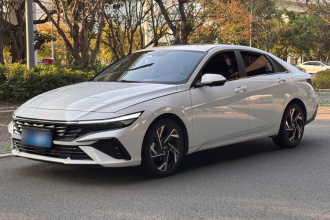 现代 伊兰特 2023款 1.5L CVT LUX尊贵版