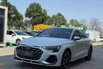 奥迪A3 2025款 A3L Limousine 35TFSI 飞驰尊享型