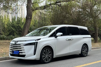 广汽传祺 传祺E8 2024款 荣耀系列 2.0L 荣耀版