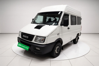 依维柯得意 2020款 2.5T A35客车单胎中顶5-9座国V